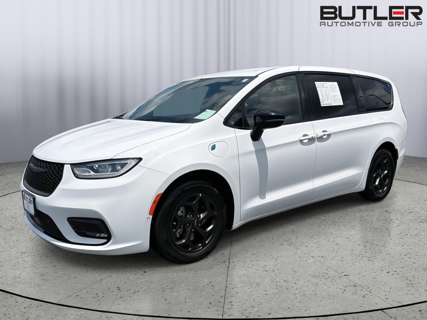 Used 2024 Chrysler Pacifica Van
