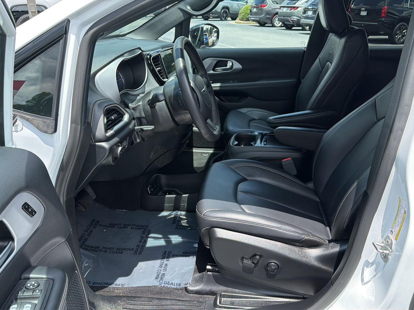 Used 2024 Chrysler Pacifica Van
