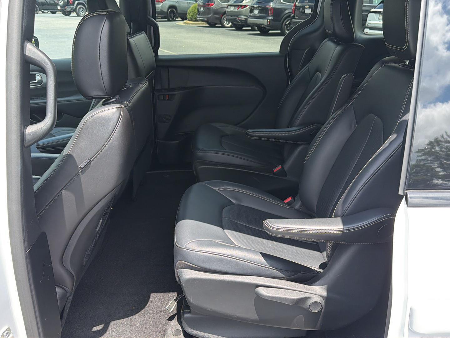 Used 2024 Chrysler Pacifica Van