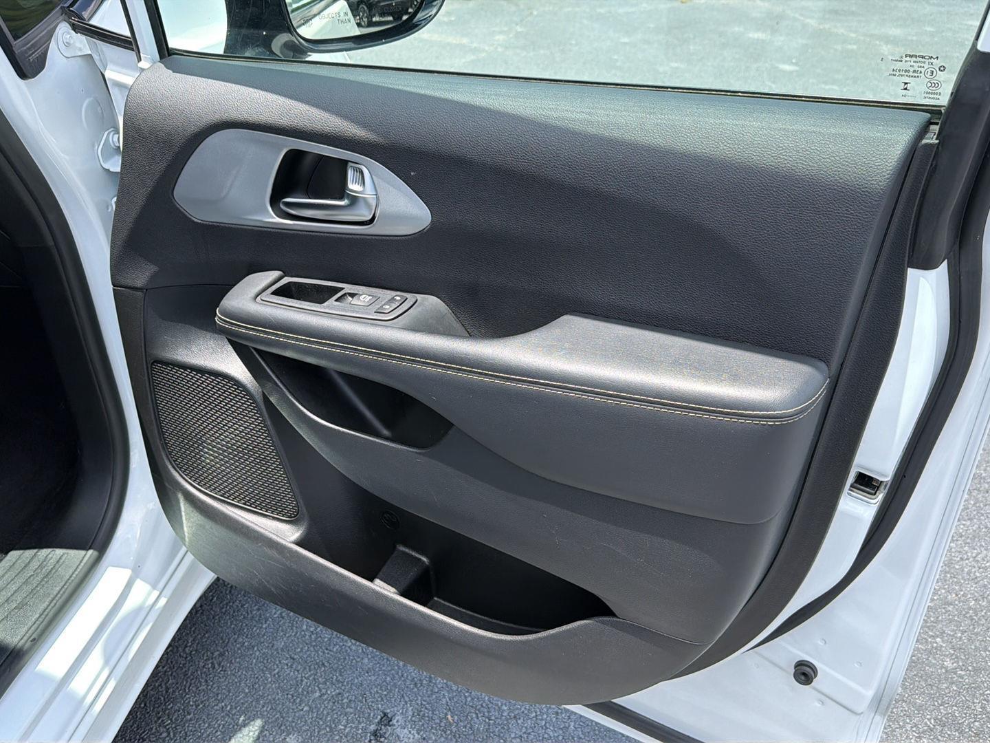 Used 2024 Chrysler Pacifica Van