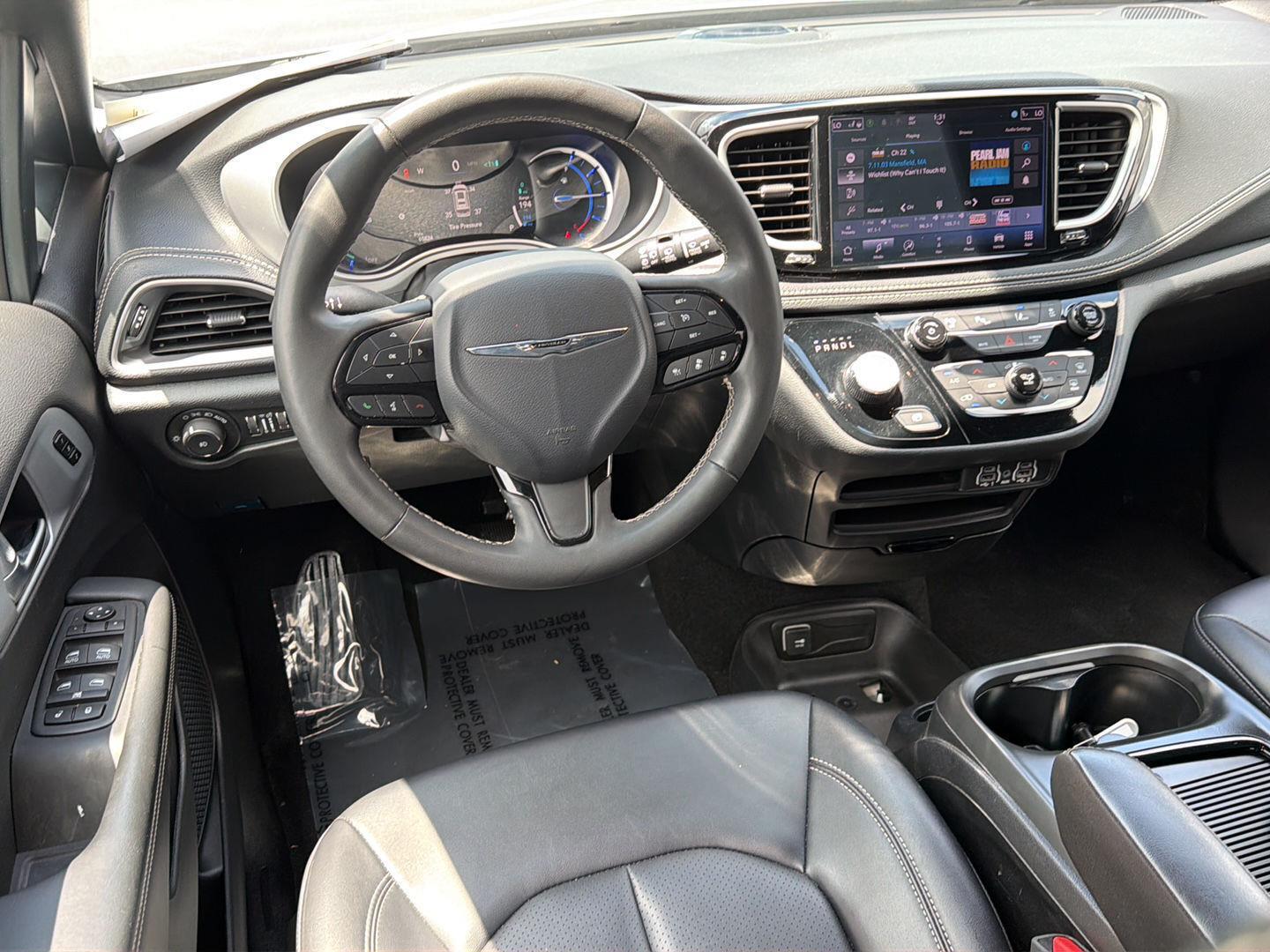 Used 2024 Chrysler Pacifica Van