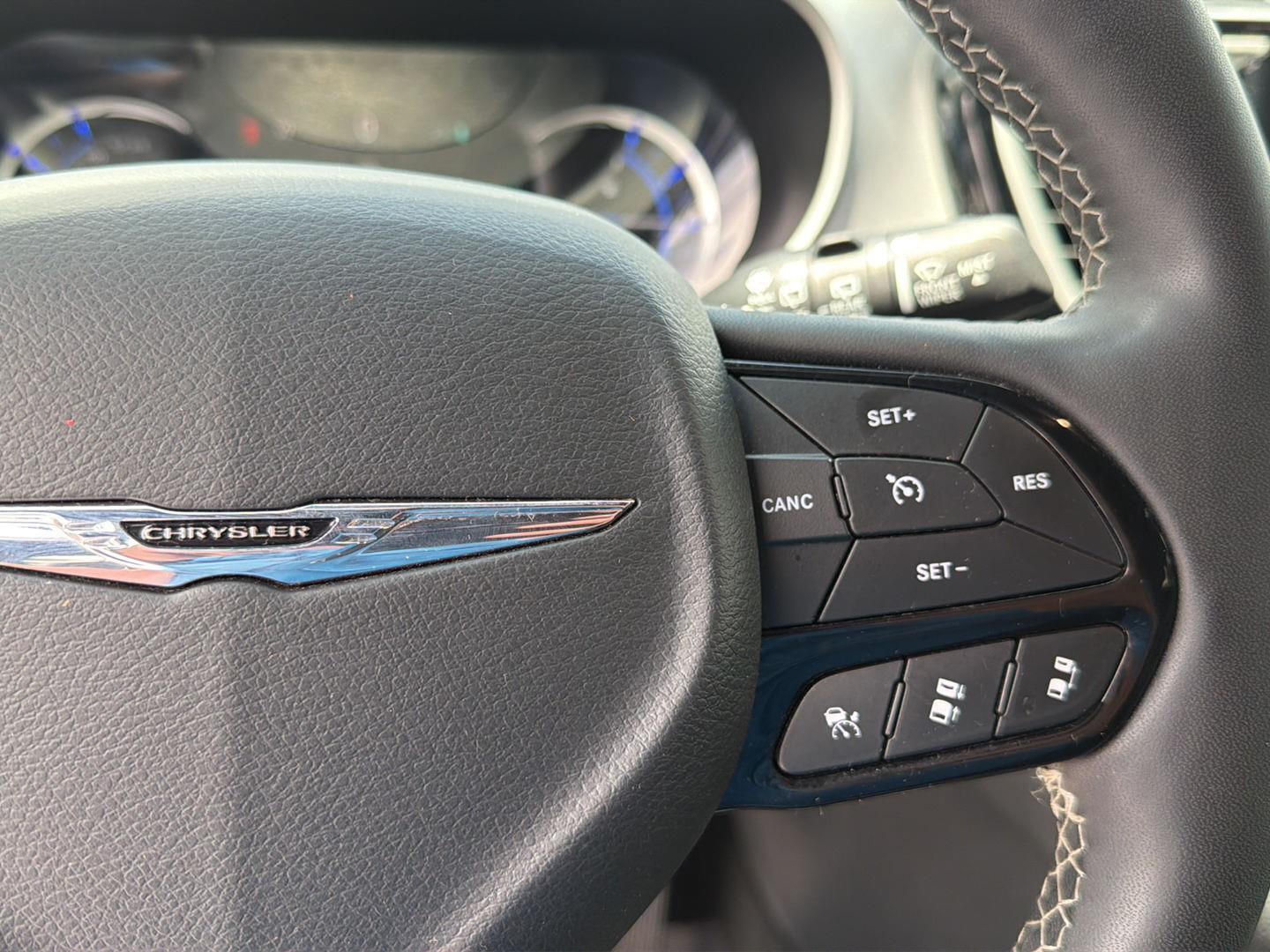 Used 2024 Chrysler Pacifica Van