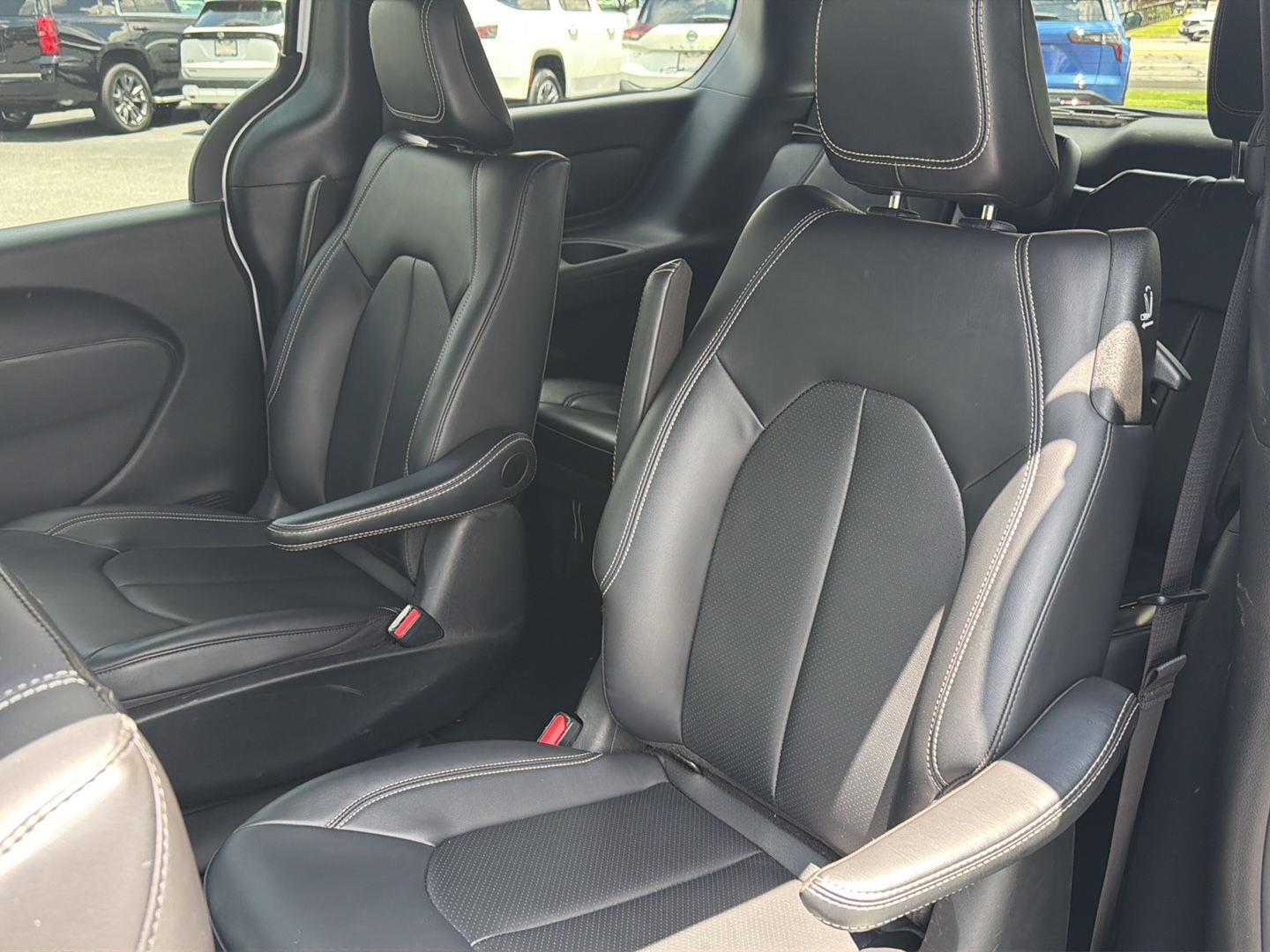 Used 2024 Chrysler Pacifica Van