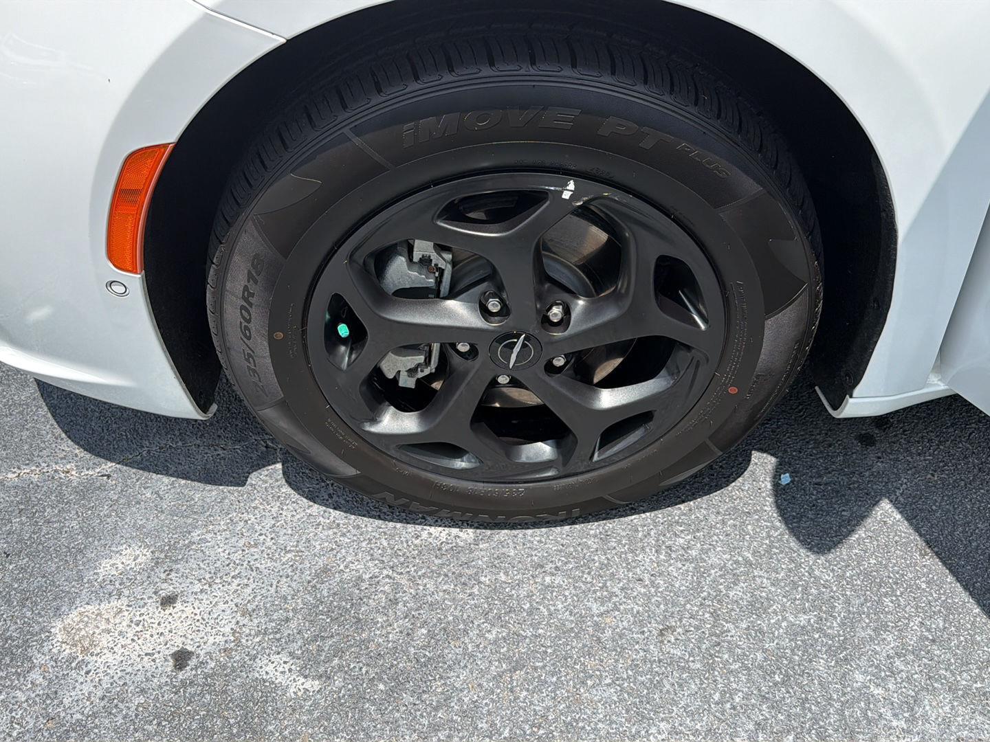 Used 2024 Chrysler Pacifica Van