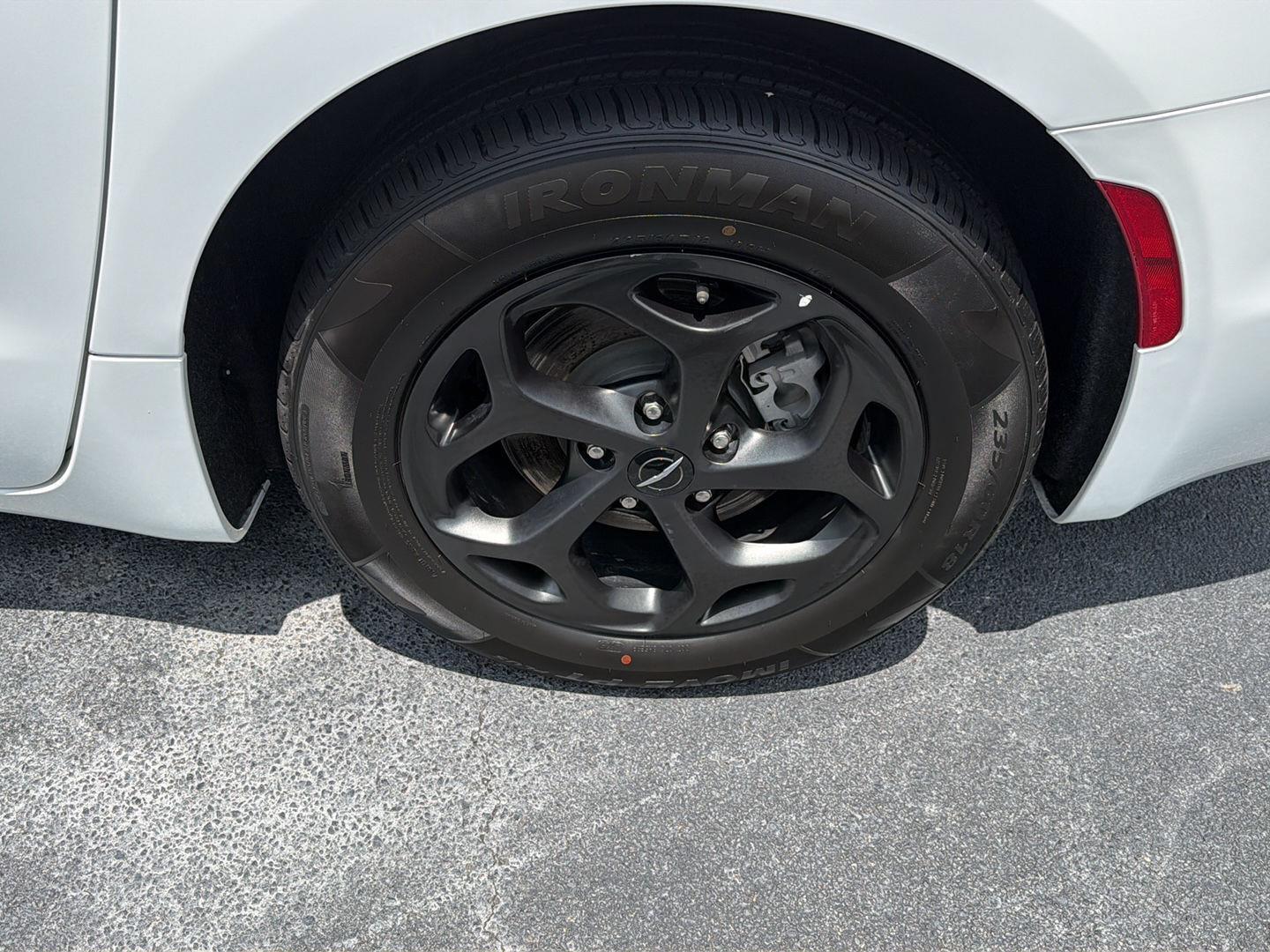 Used 2024 Chrysler Pacifica Van