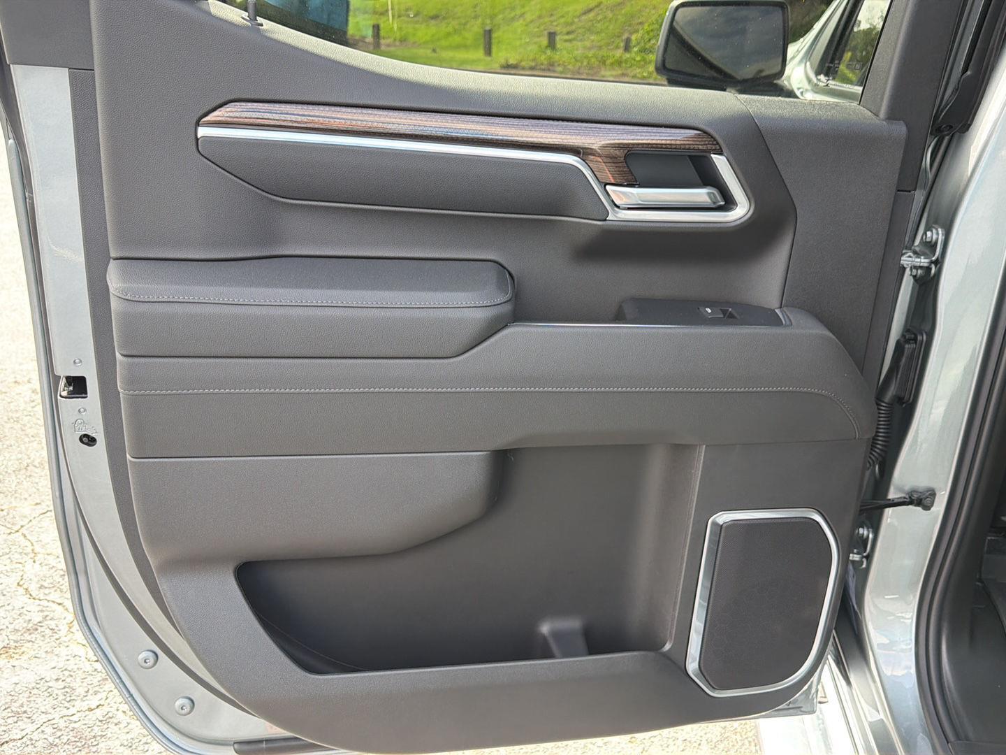 New 2026 Sterling Gray Metallic Chevrolet LT image 17