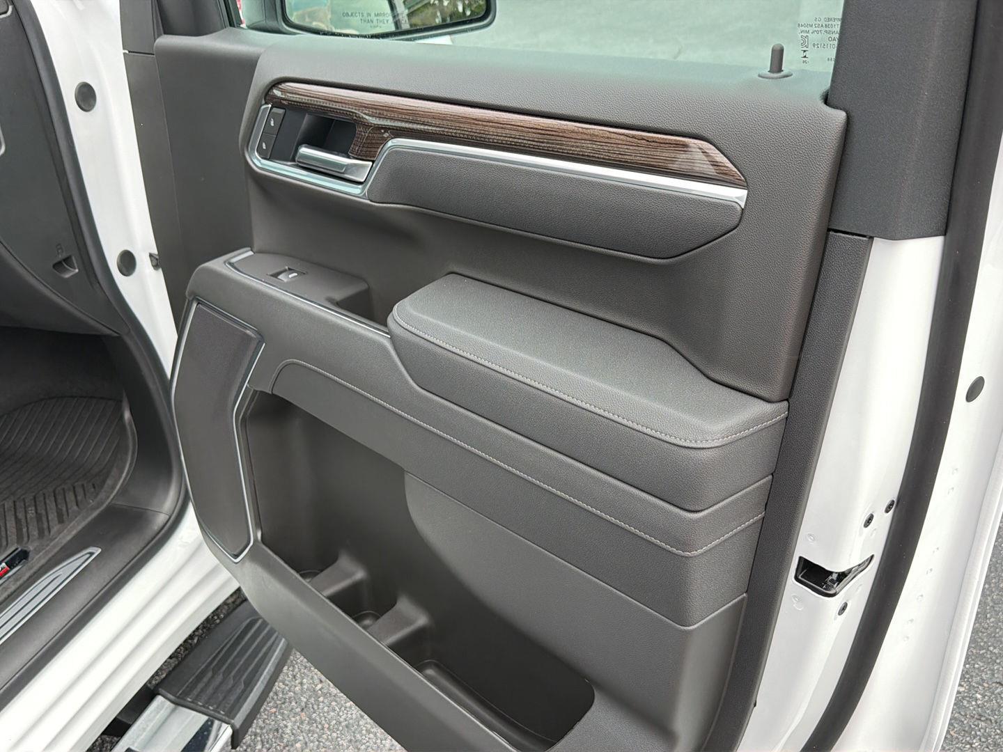 New 2026 Summit White Chevrolet LT image 14
