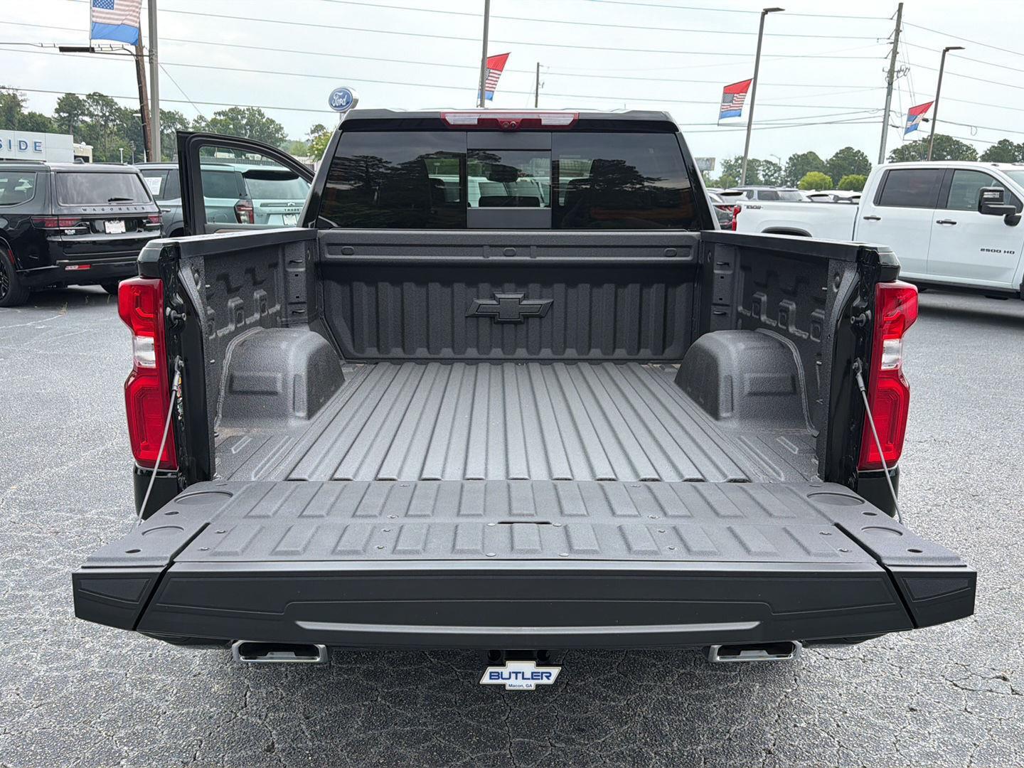 New 2026 Black Chevrolet High Country image 34