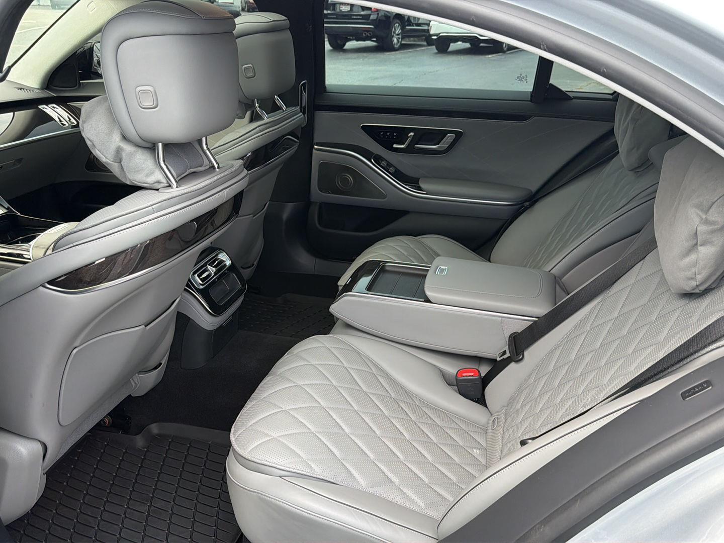 Used 2022 Cirrus Silver Metallic Mercedes-Benz S 580 image 11
