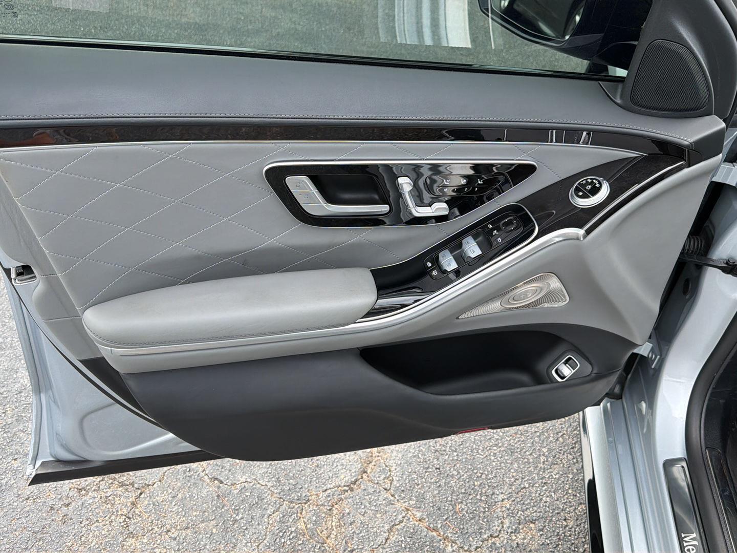 Used 2022 Cirrus Silver Metallic Mercedes-Benz S 580 image 17
