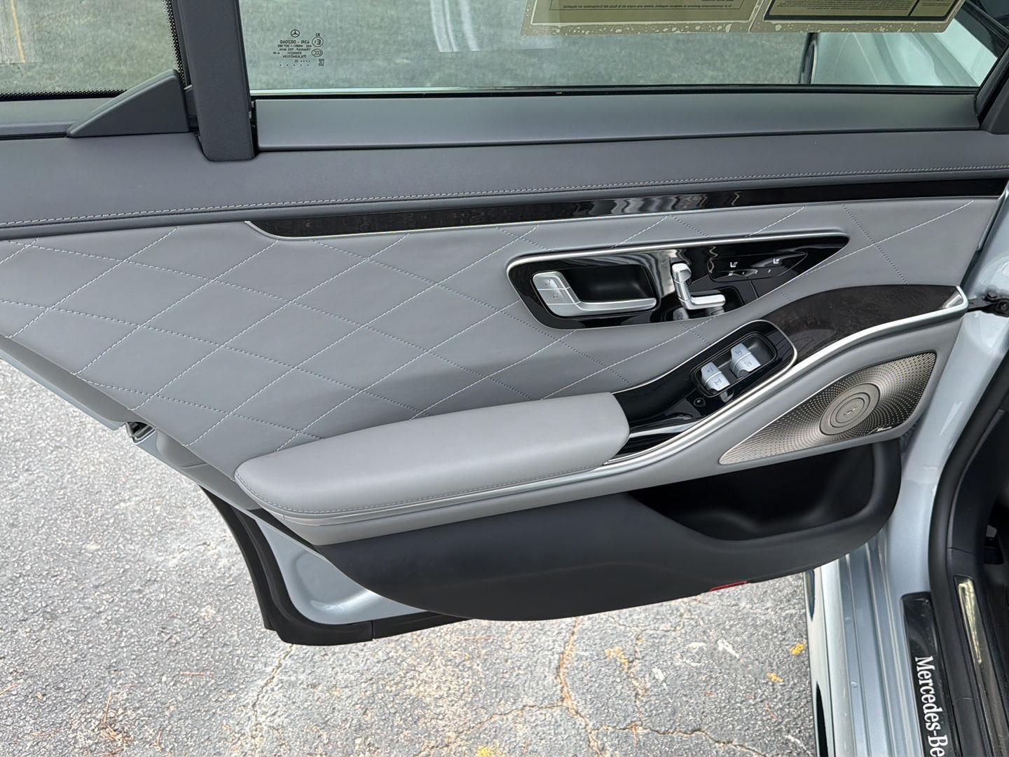 Used 2022 Cirrus Silver Metallic Mercedes-Benz S 580 image 18