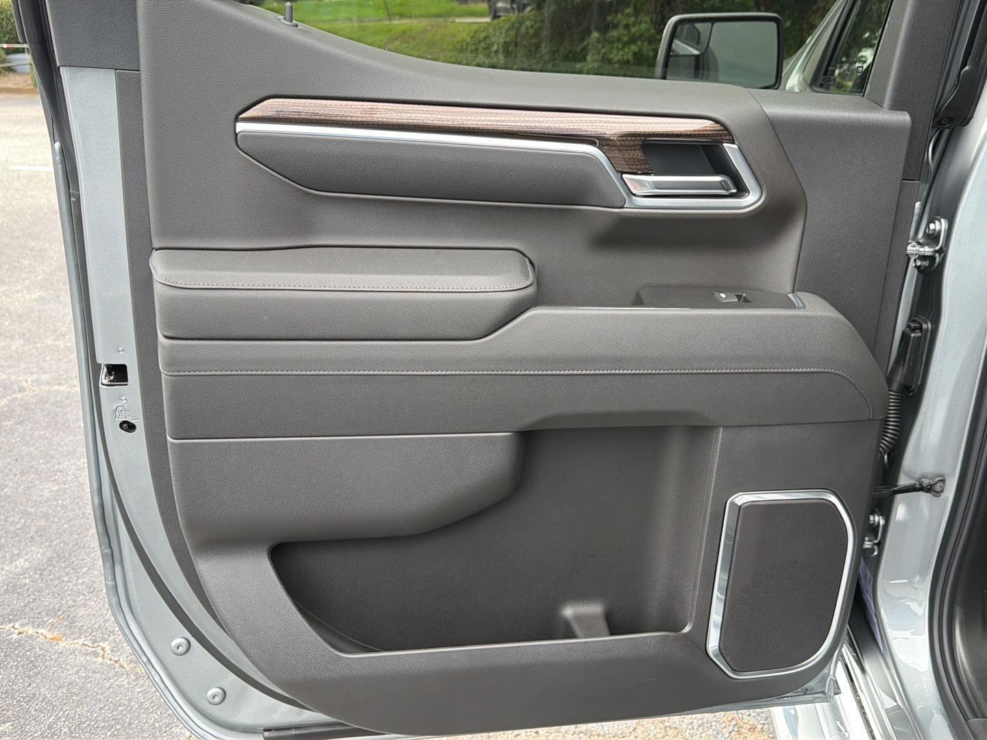 New 2026 Sterling Gray Metallic Chevrolet LT image 17