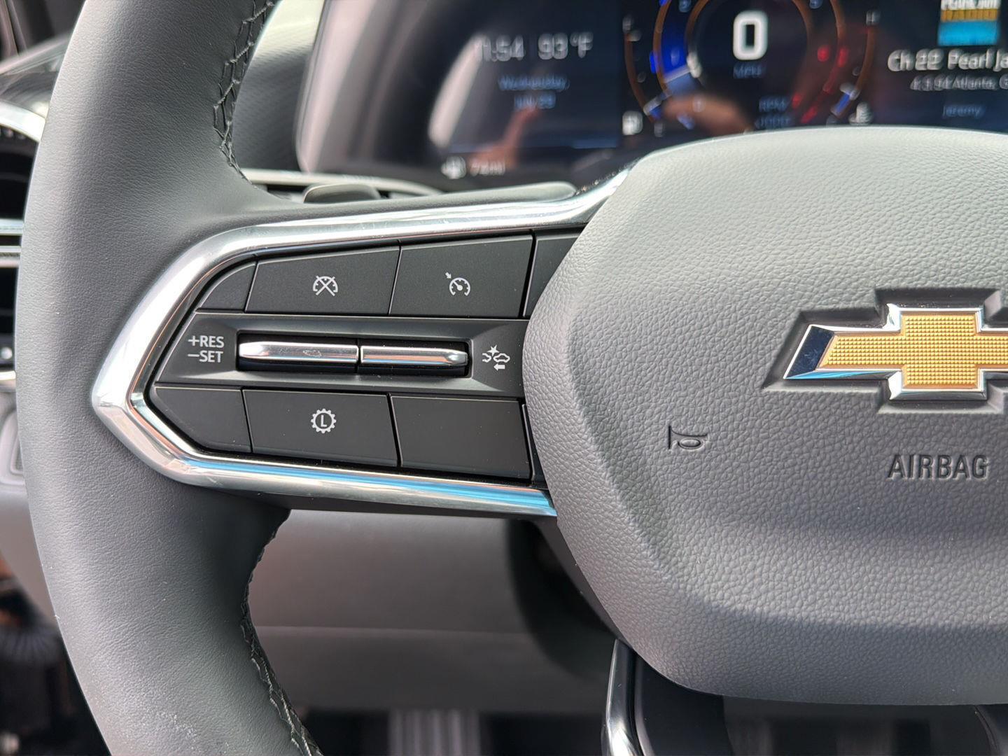 New 2027 Mosaic Black Metallic Chevrolet FWD LT image 20