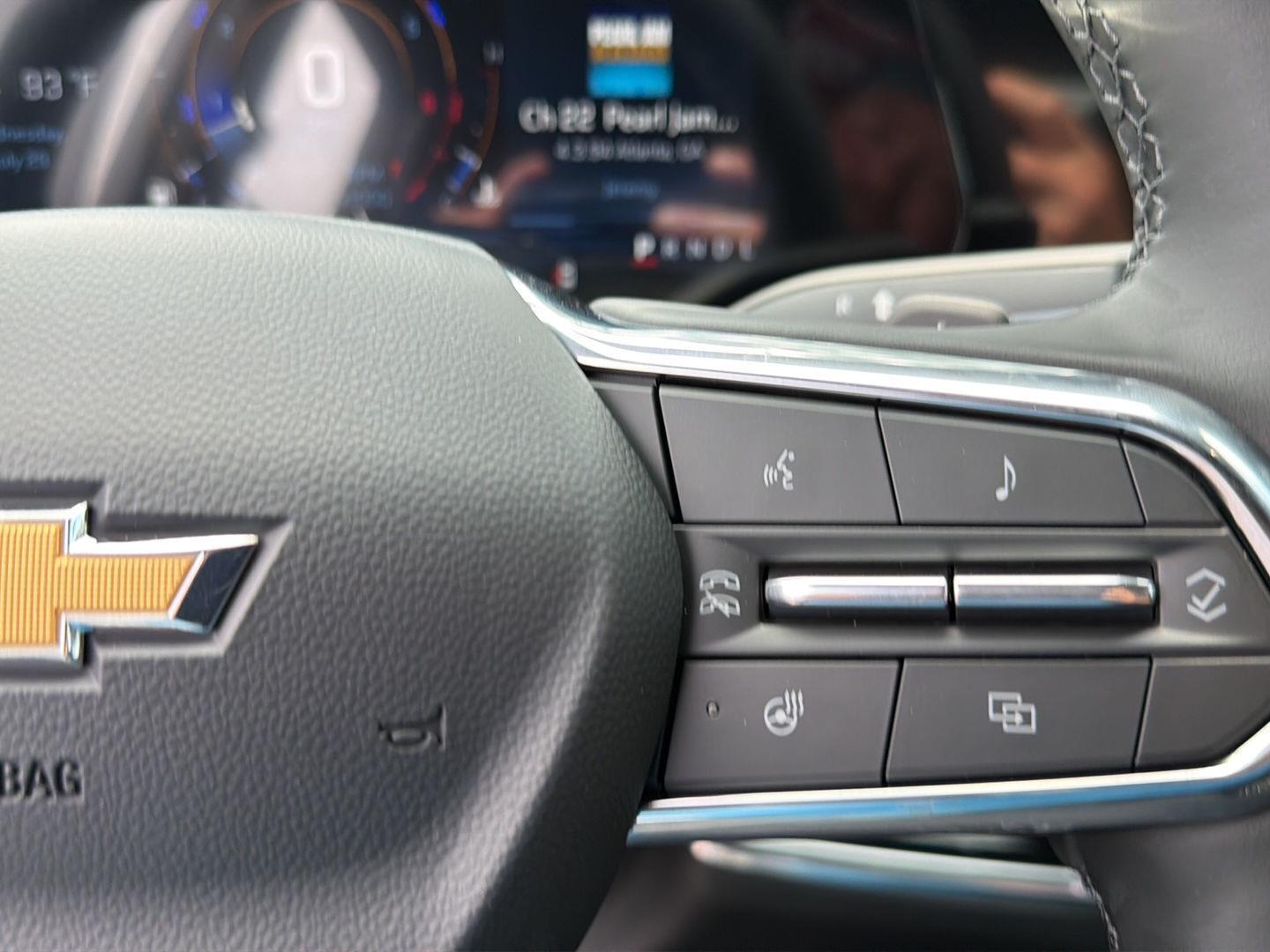 New 2027 Mosaic Black Metallic Chevrolet FWD LT image 21