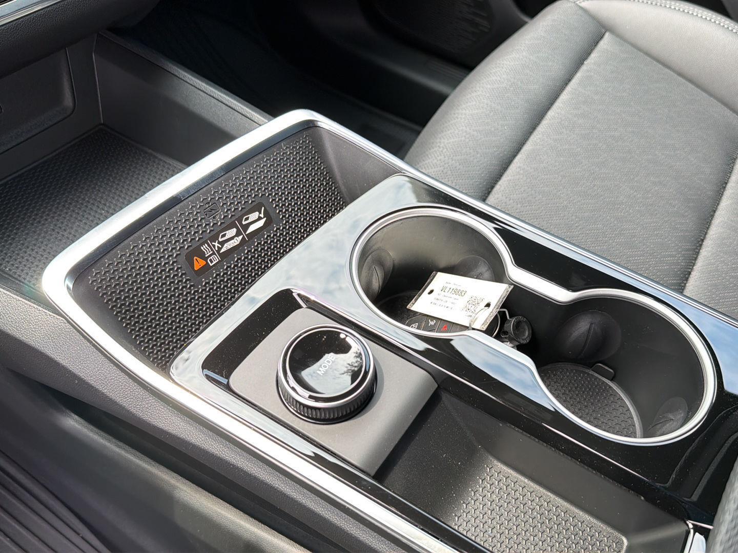 New 2027 Mosaic Black Metallic Chevrolet FWD LT image 28