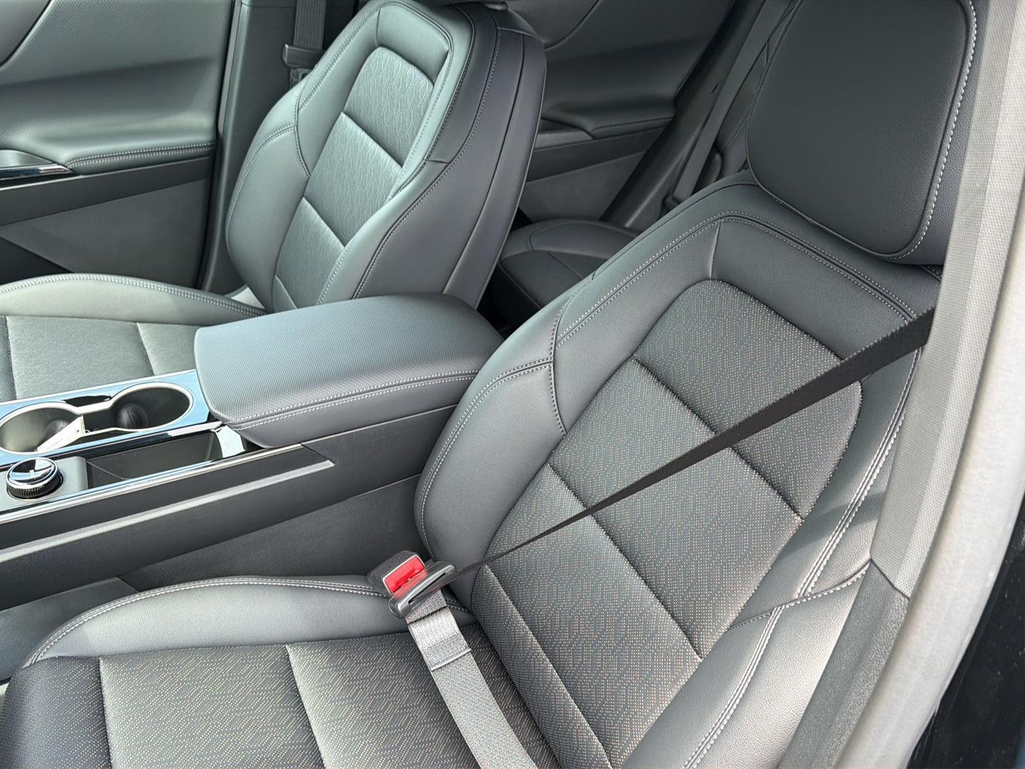 New 2027 Mosaic Black Metallic Chevrolet FWD LT image 29
