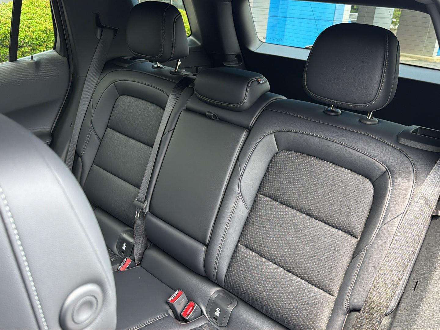 New 2027 Mosaic Black Metallic Chevrolet FWD LT image 30