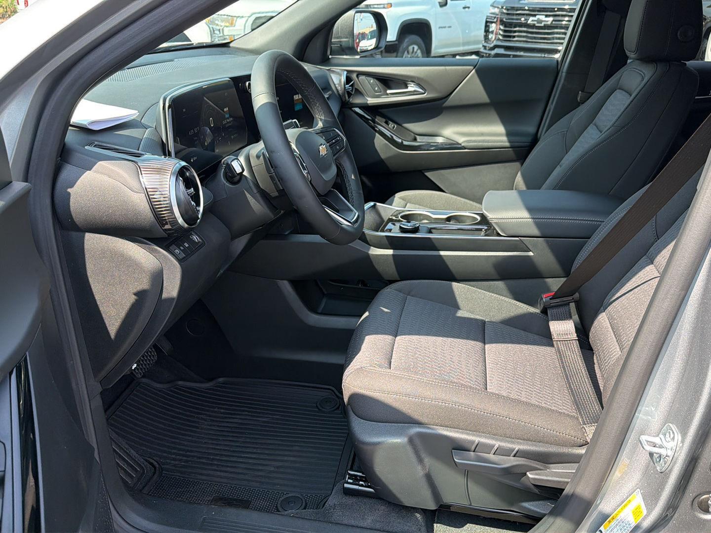 New 2027 Sterling Gray Metallic Chevrolet FWD LT image 10