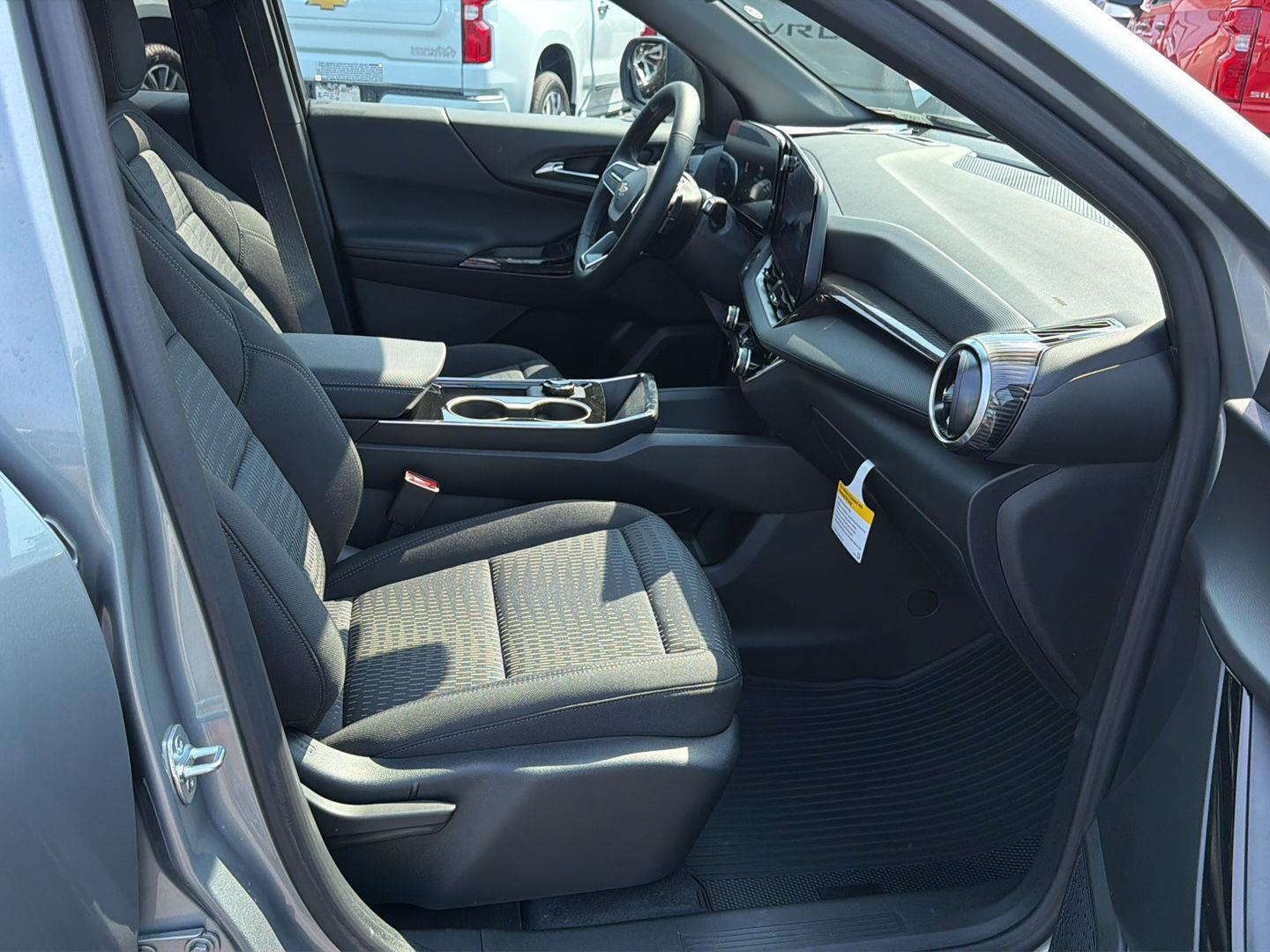 New 2027 Sterling Gray Metallic Chevrolet FWD LT image 13