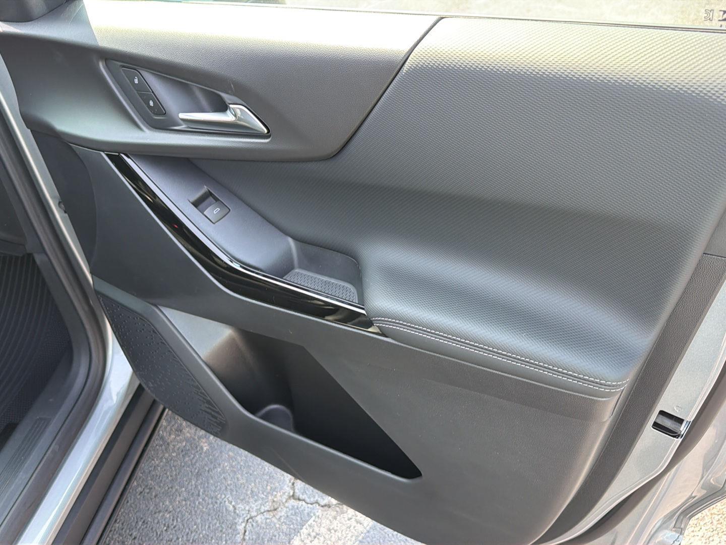 New 2027 Sterling Gray Metallic Chevrolet FWD LT image 14