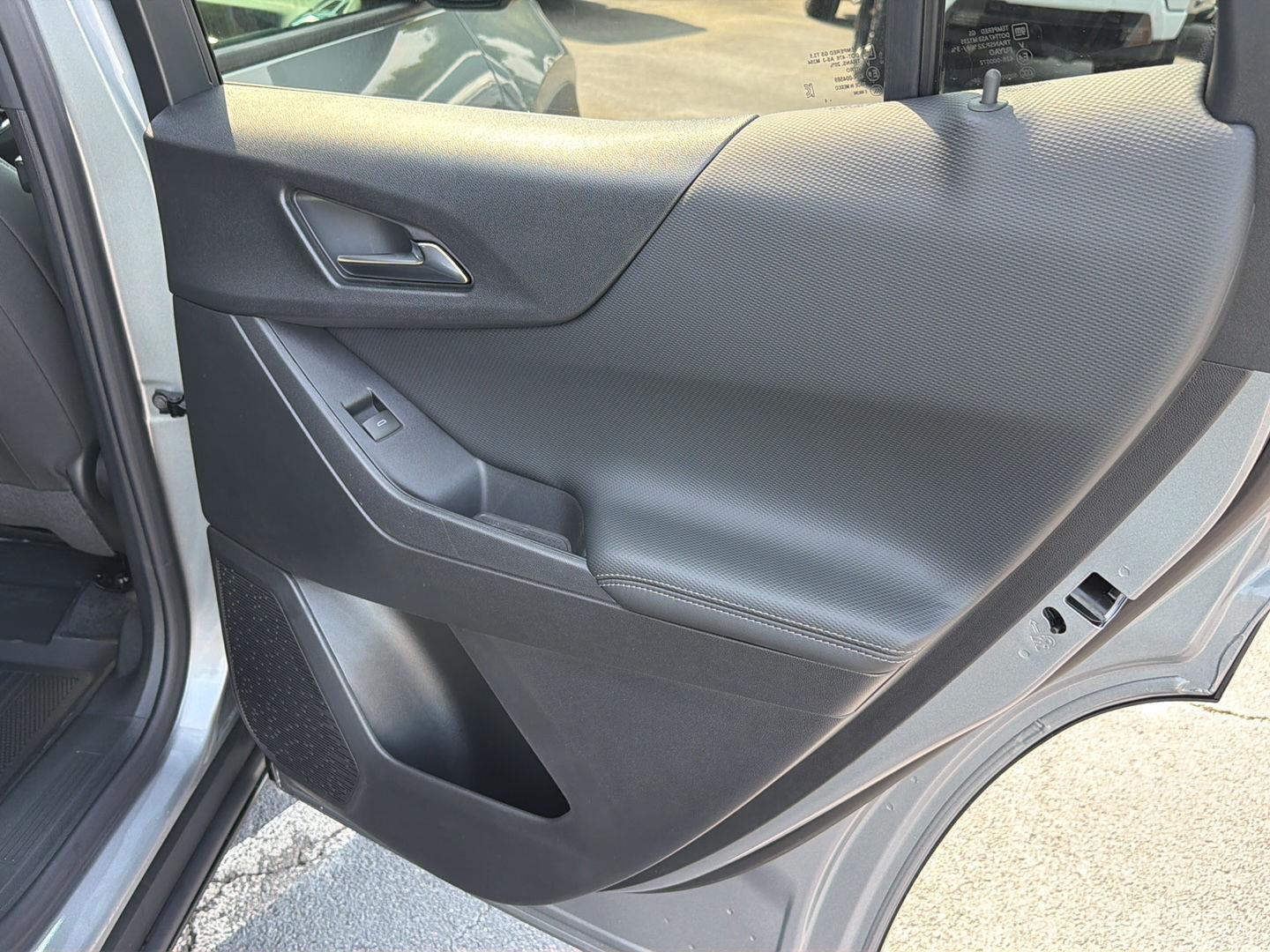 New 2027 Sterling Gray Metallic Chevrolet FWD LT image 15