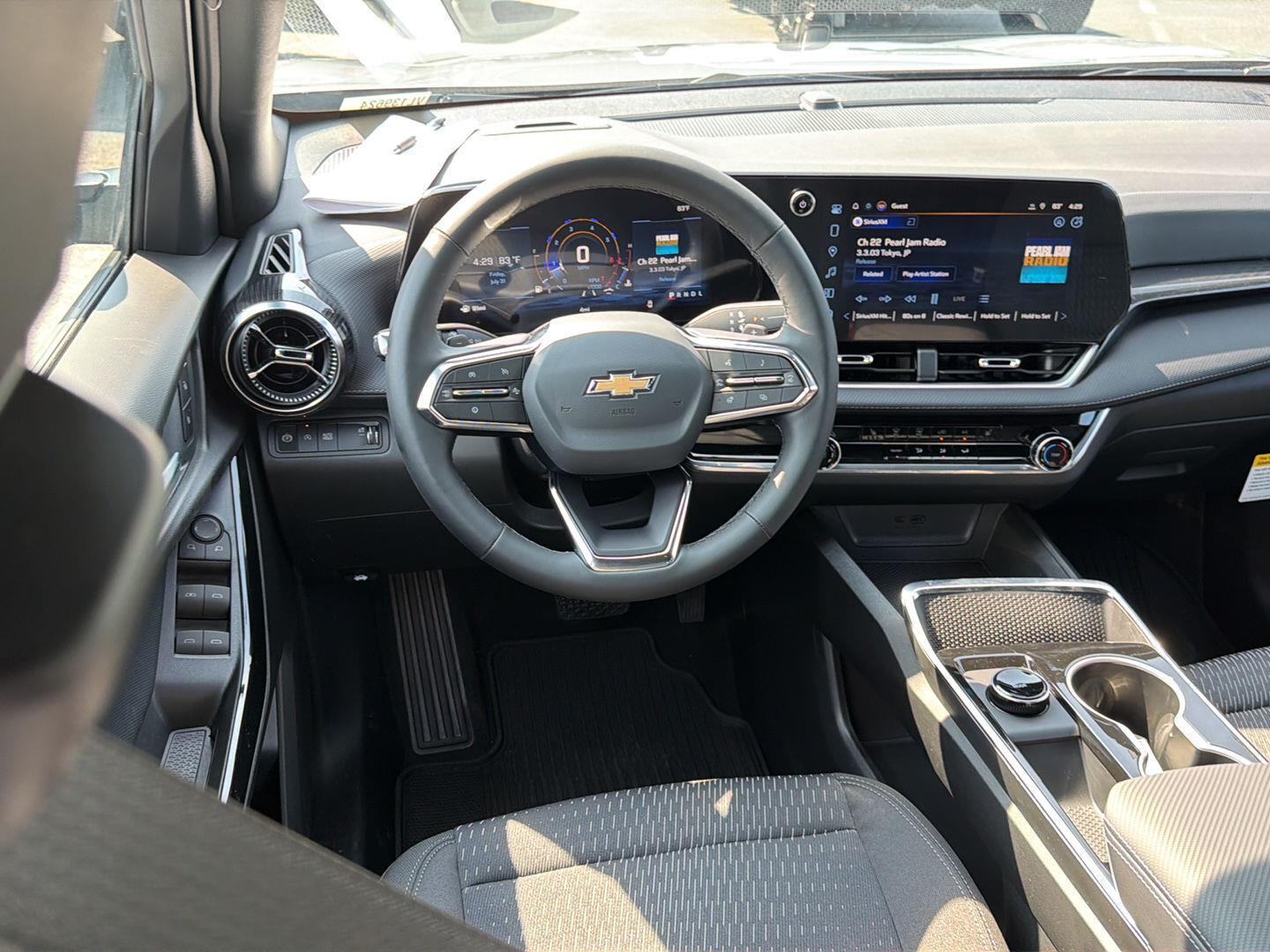 New 2027 Sterling Gray Metallic Chevrolet FWD LT image 18