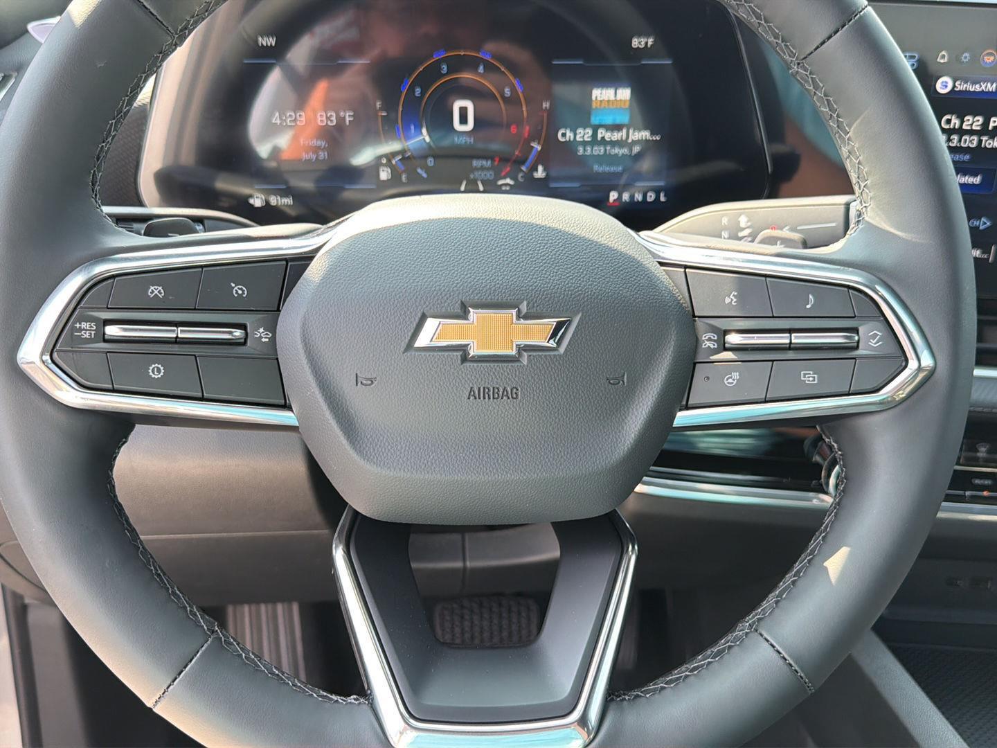 New 2027 Sterling Gray Metallic Chevrolet FWD LT image 19