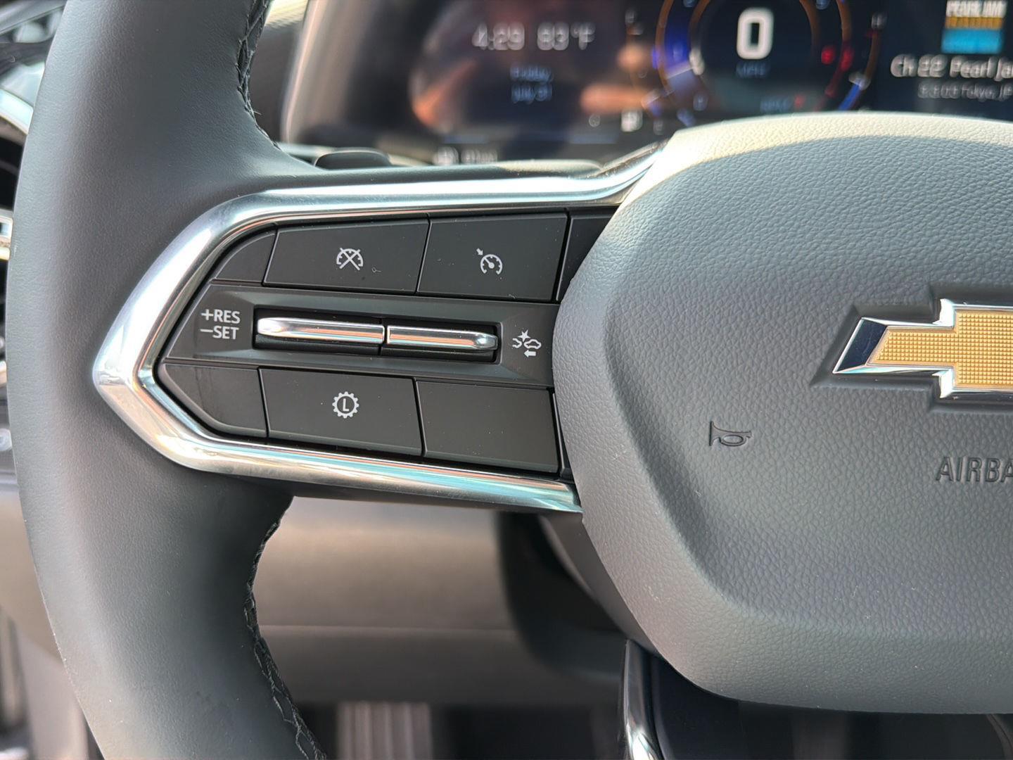 New 2027 Sterling Gray Metallic Chevrolet FWD LT image 20