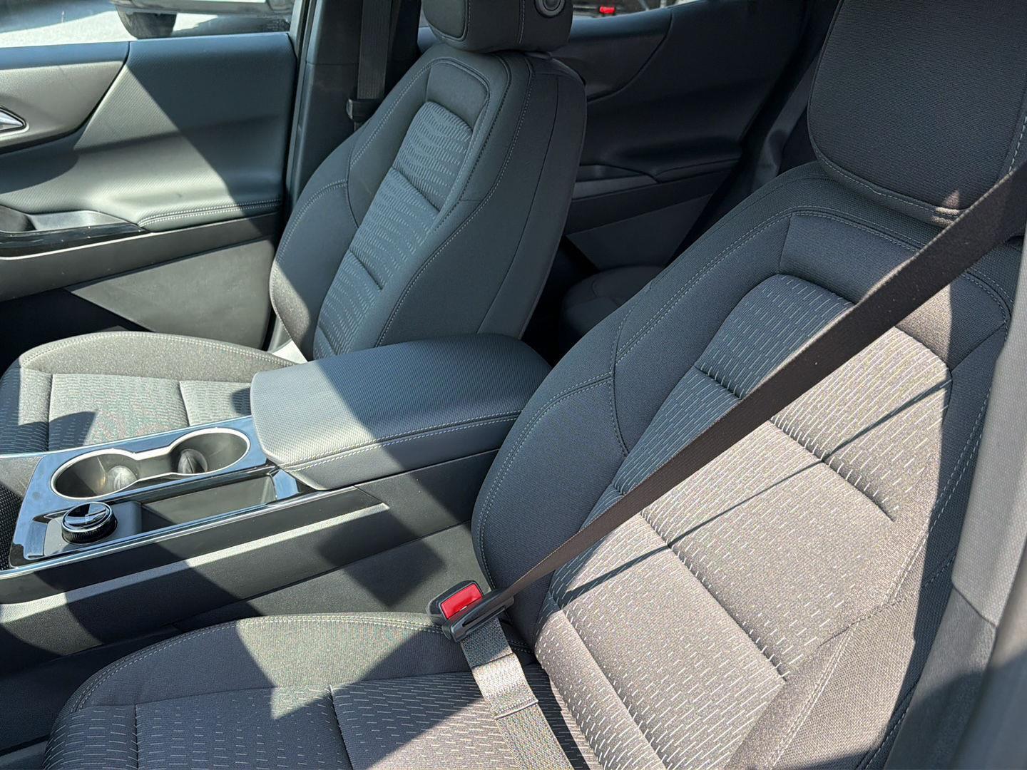 New 2027 Sterling Gray Metallic Chevrolet FWD LT image 29