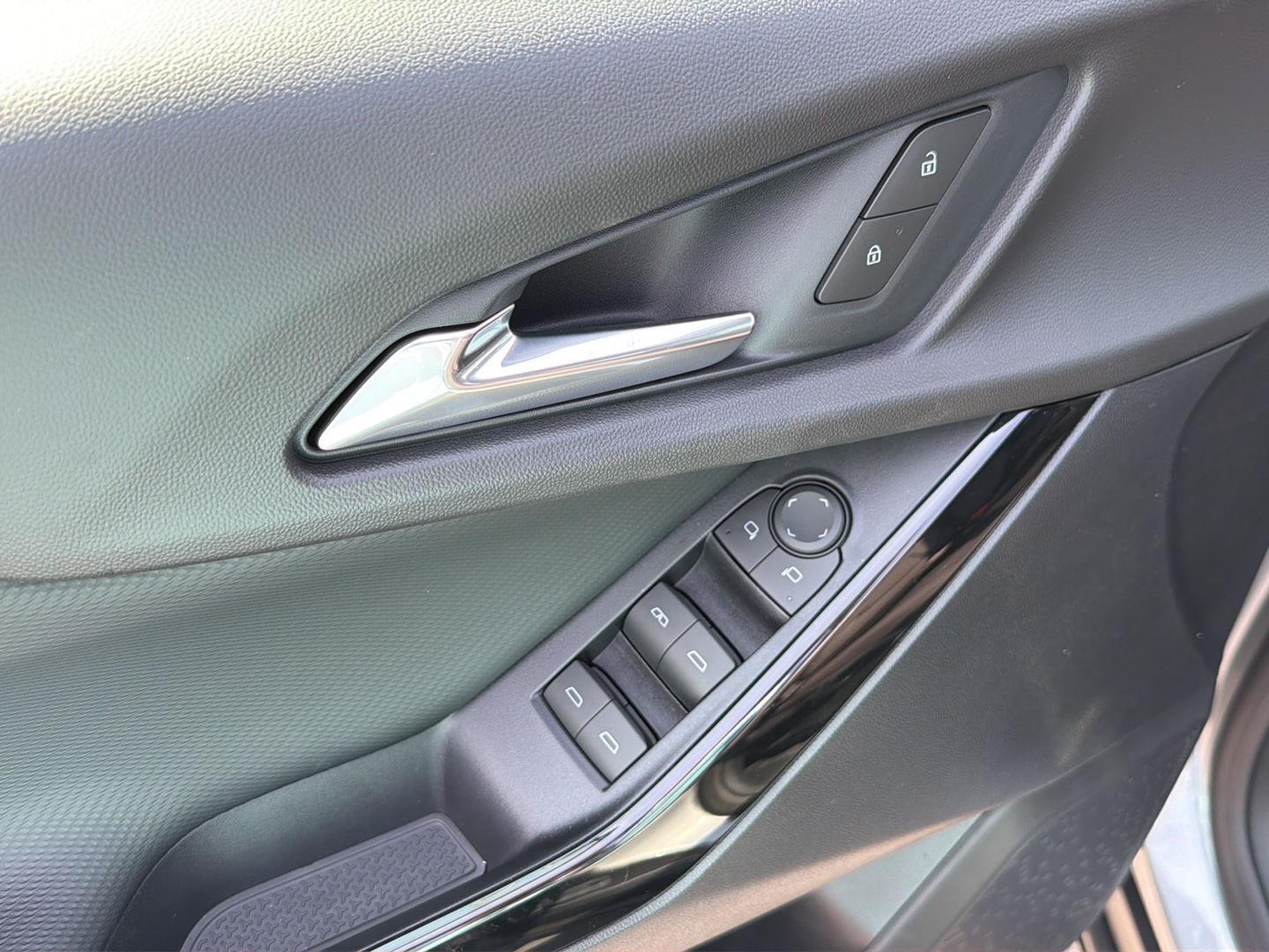 New 2027 Sterling Gray Metallic Chevrolet FWD LT image 31