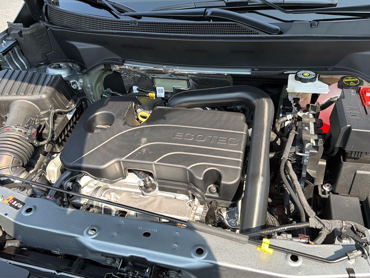 New 2027 Sterling Gray Metallic Chevrolet FWD LT image 33