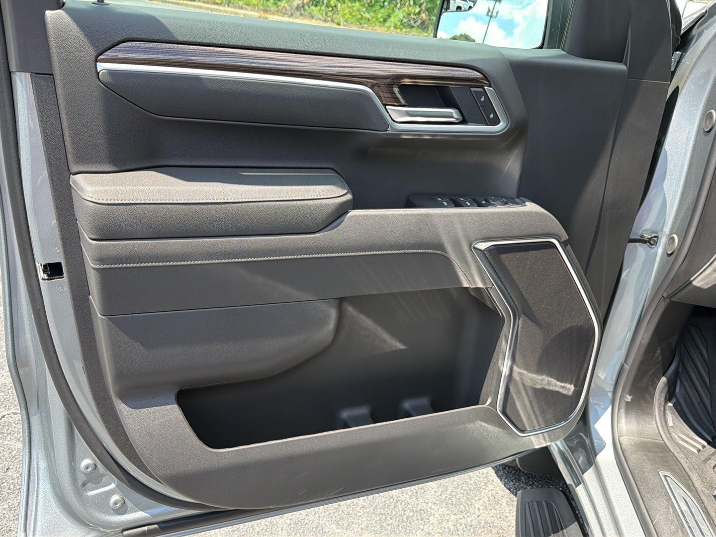 New 2026 Sterling Gray Metallic Chevrolet LT image 16