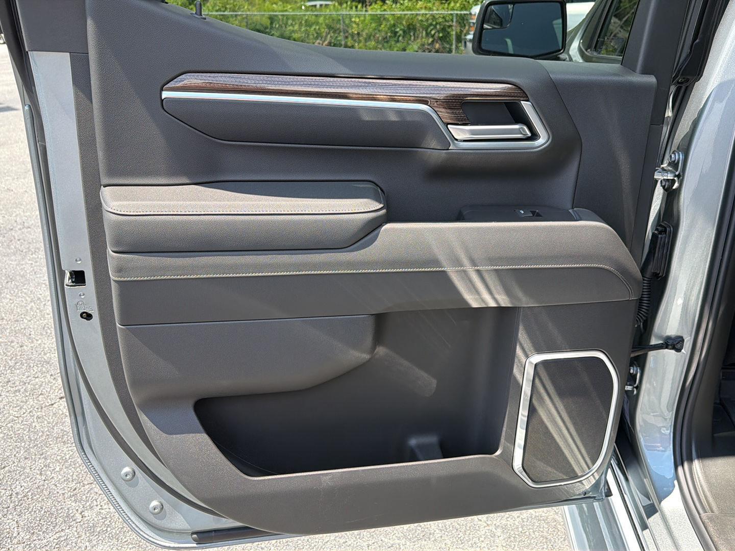 New 2026 Sterling Gray Metallic Chevrolet LT image 17