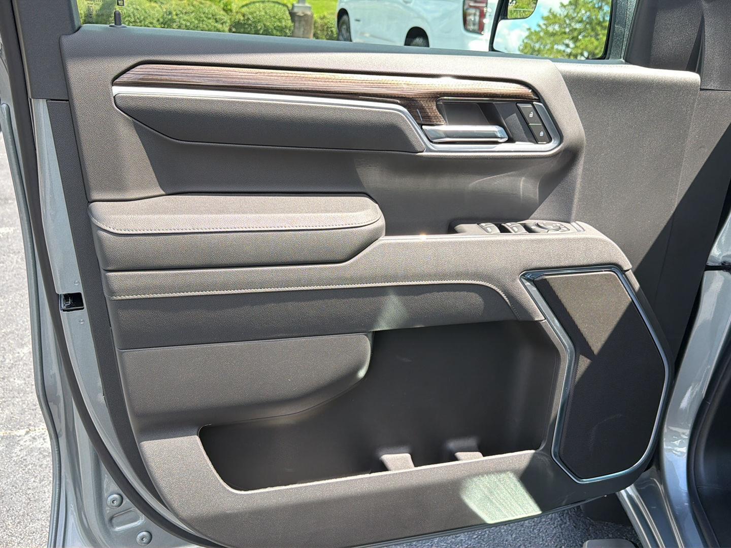 New 2026 Sterling Gray Metallic Chevrolet LT image 17