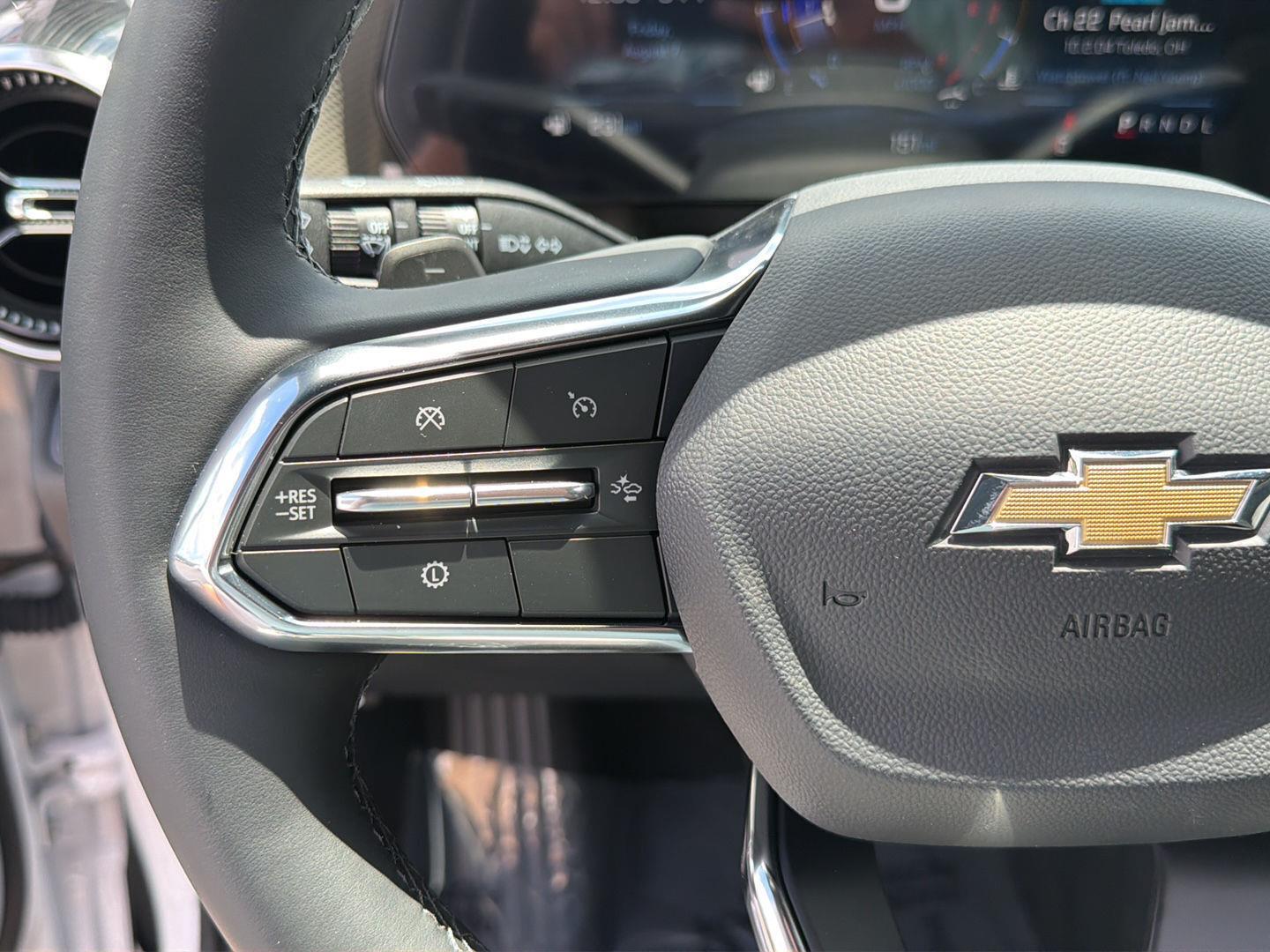 New 2026 Summit White Chevrolet FWD LT image 20