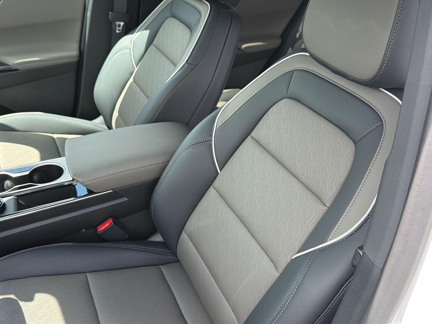 New 2026 Summit White Chevrolet FWD LT image 29