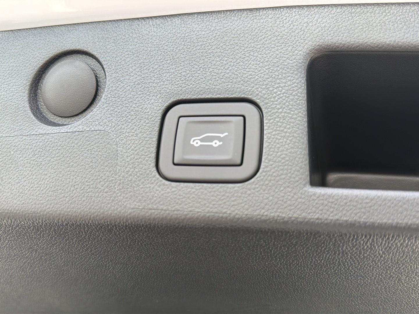 New 2026 Summit White Chevrolet FWD LT image 33