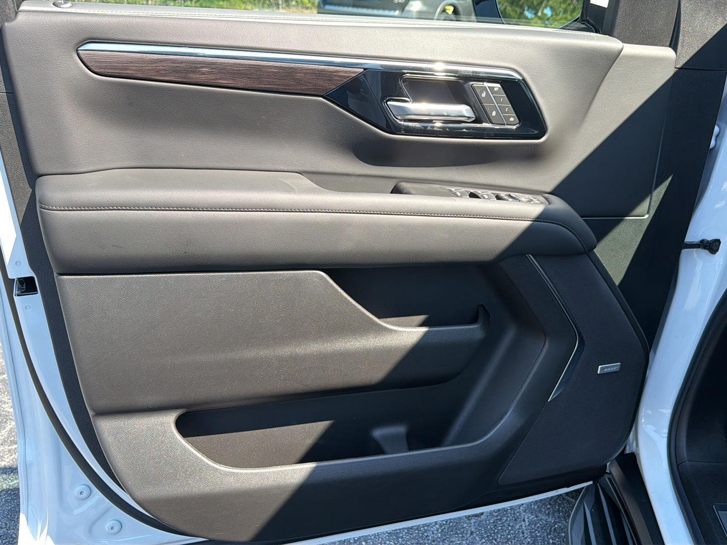 New 2026 Summit White Chevrolet LT image 18