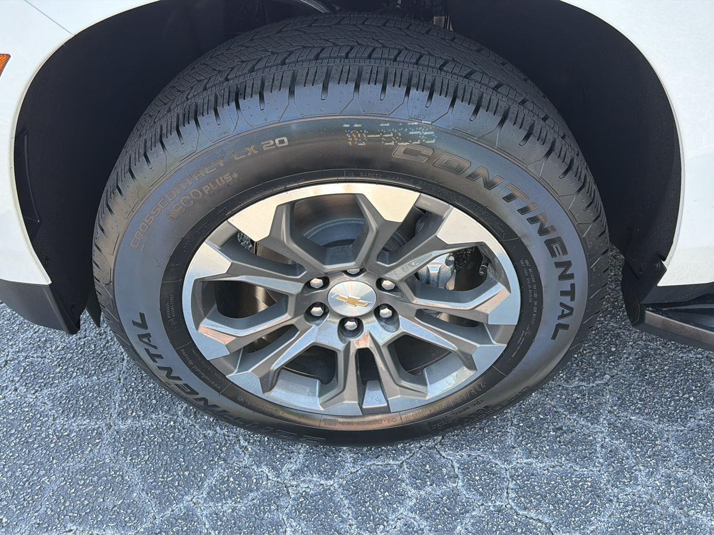 New 2026 Summit White Chevrolet LT image 38