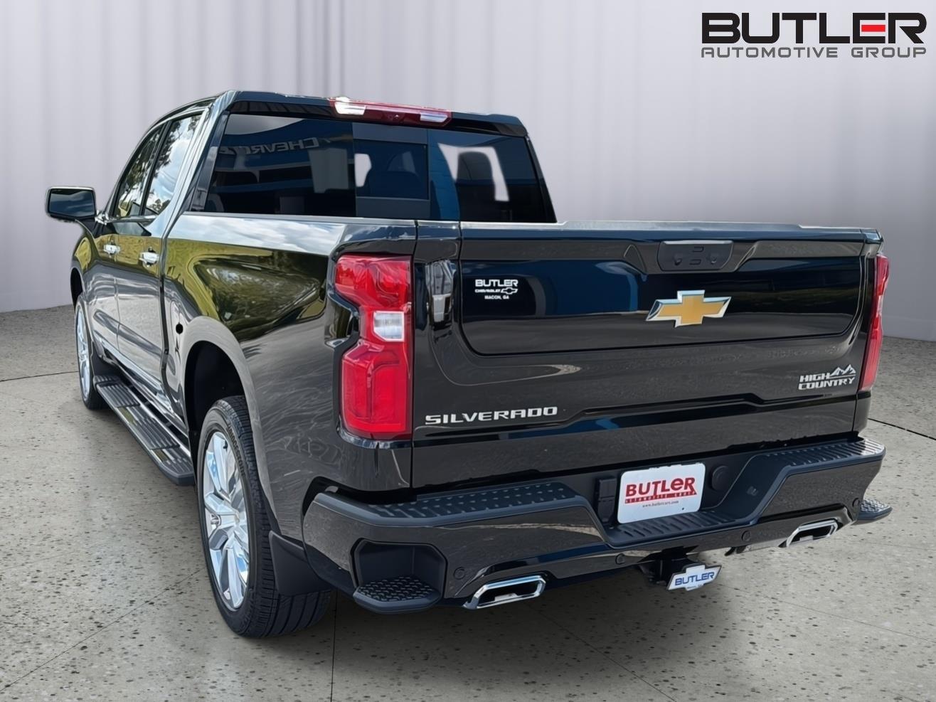New 2026 BLACK Chevrolet High Country image 5