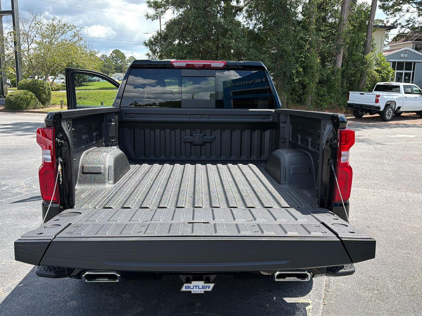 New 2026 BLACK Chevrolet High Country image 35