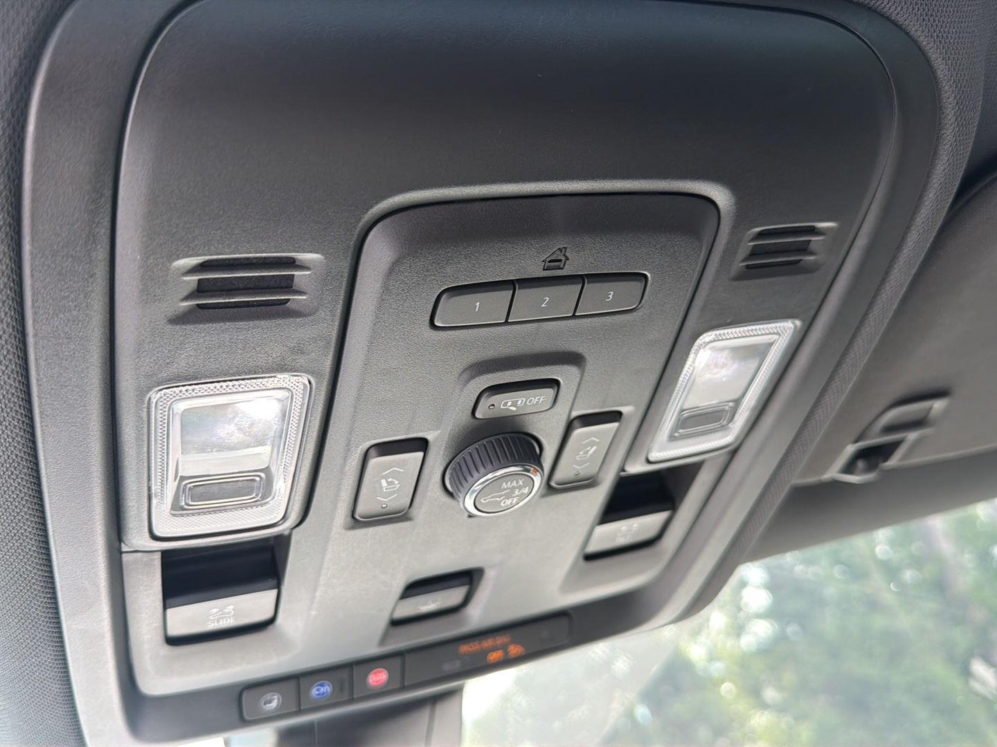 Used 2022 Summit White Chevrolet LT image 32