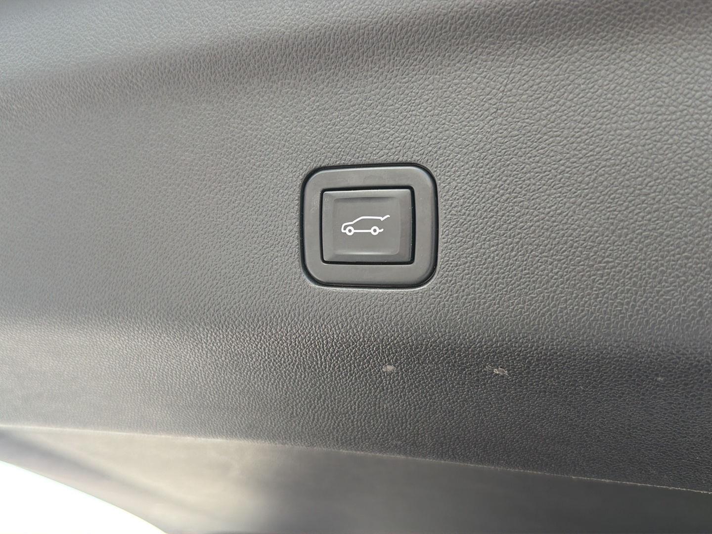 Used 2022 Summit White Chevrolet LT image 40