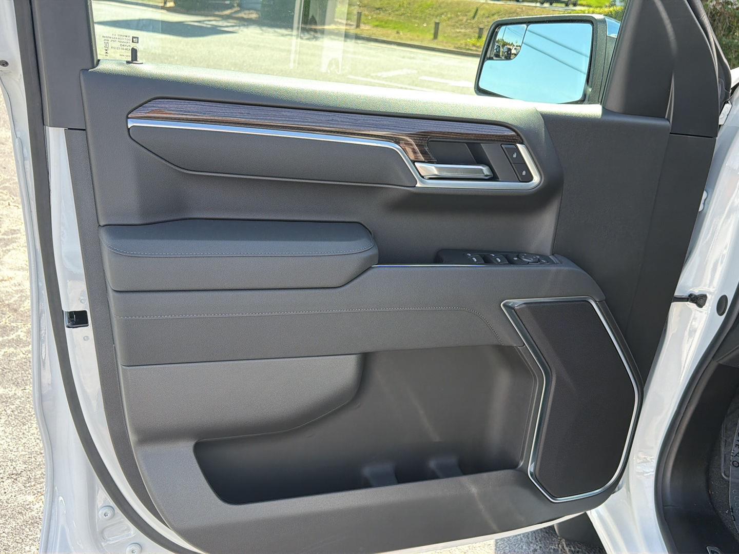 New 2026 SUMMIT WHITE Chevrolet LT image 16