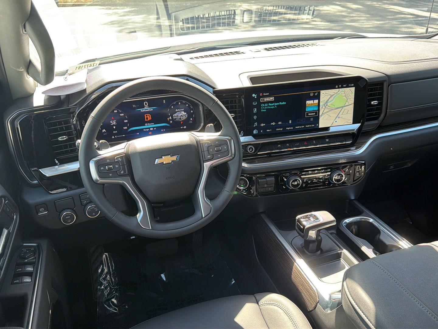 New 2026 SUMMIT WHITE Chevrolet LT image 18