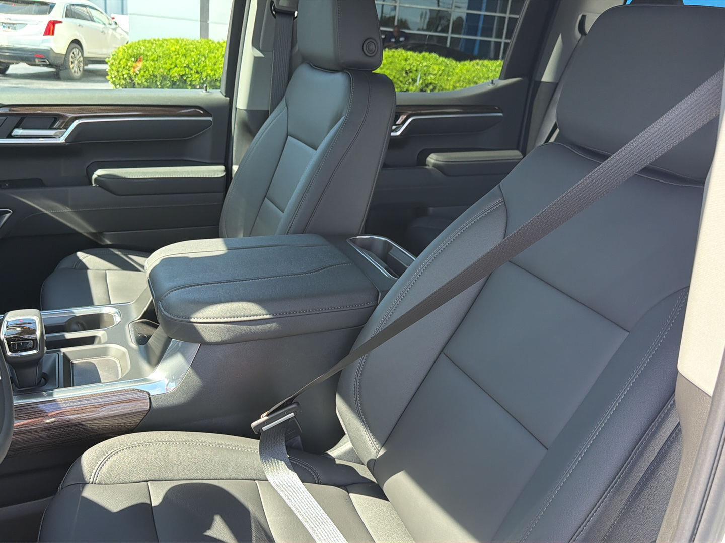 New 2026 SUMMIT WHITE Chevrolet LT image 30