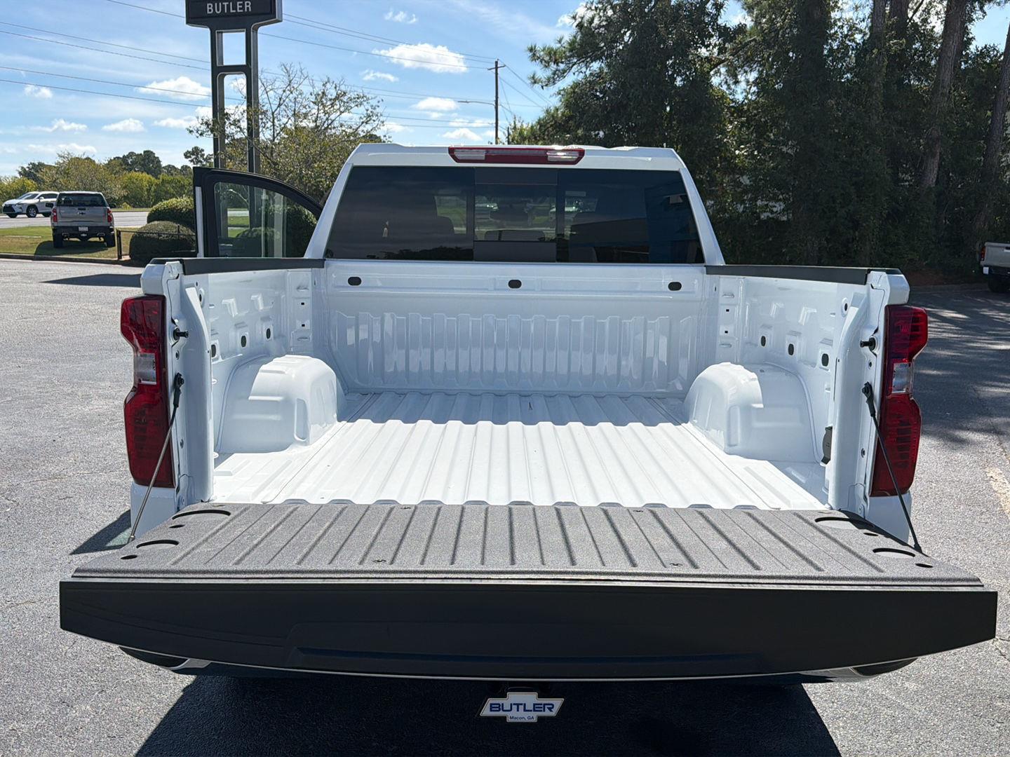 New 2026 SUMMIT WHITE Chevrolet LT image 33