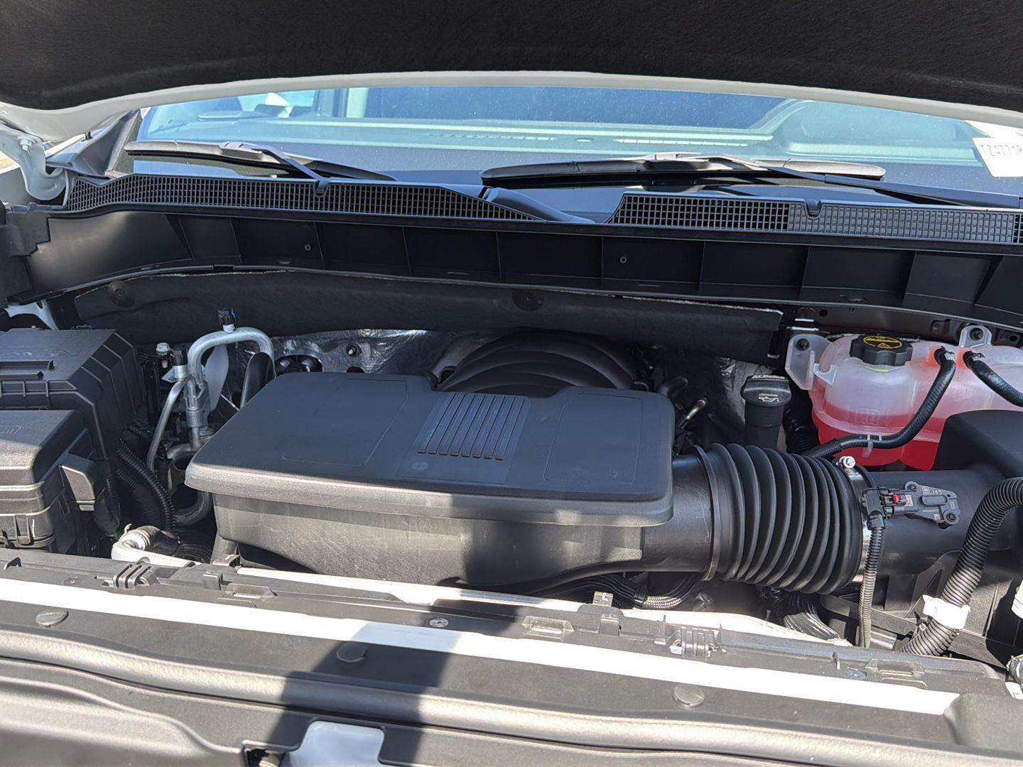 New 2026 SUMMIT WHITE Chevrolet LT image 34