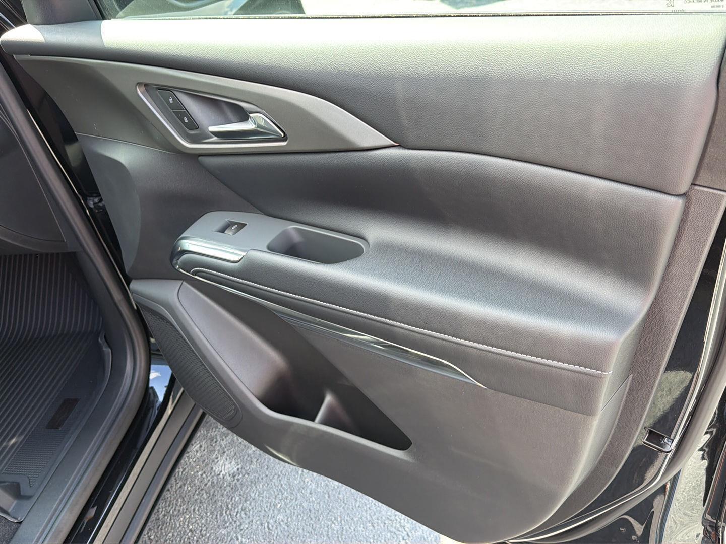 New 2027 Mosaic Black Metallic Chevrolet FWD LT image 15
