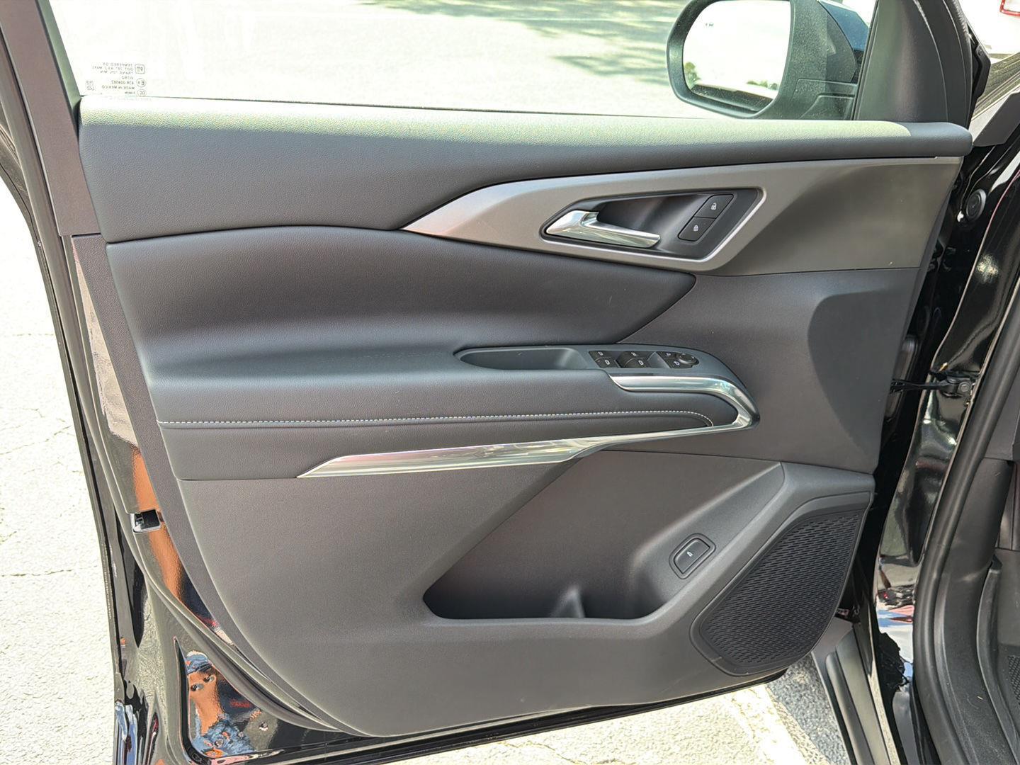New 2027 Mosaic Black Metallic Chevrolet FWD LT image 17